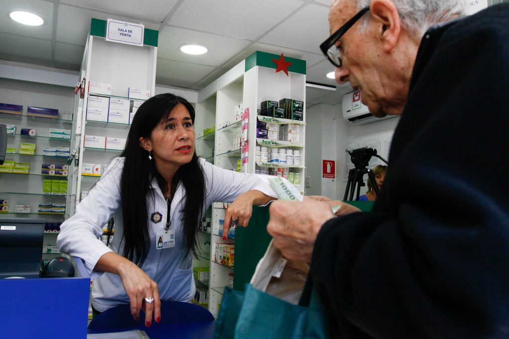 Colegio Farmacéutico llama a fijar precios de insumos clave y solicita «urgentemente» elementos de protección para funcionarios