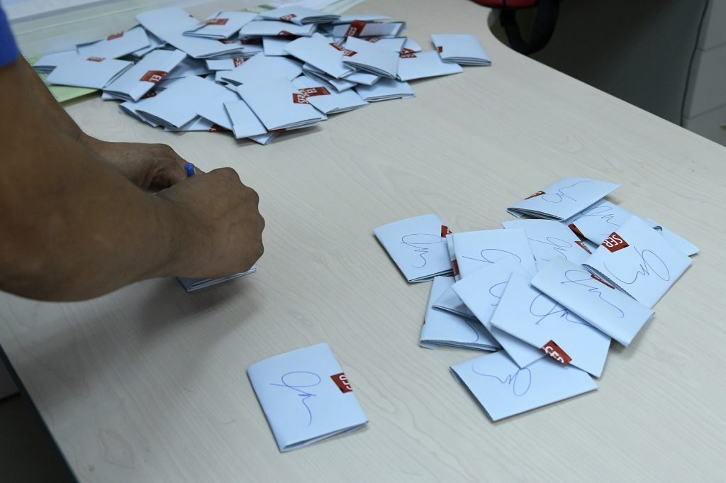 Servel culpa a que las personas «no sepan sumar» por descuadre de 24% en votos en Valparaíso