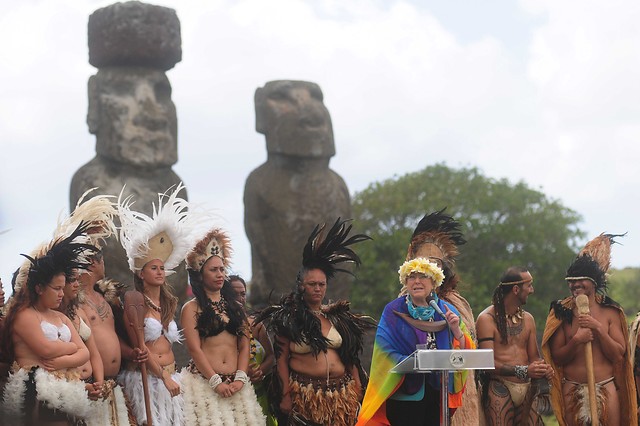 Bachelet firma decreto que entrega por 50 años la administración del Parque Nacional Rapanui a comunidad local