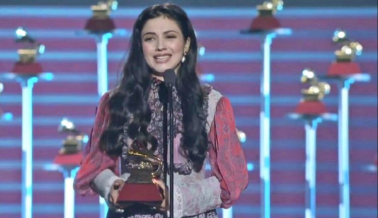 Mon Laferte triunfa en los Grammy Latino con el hit «Amárrame»