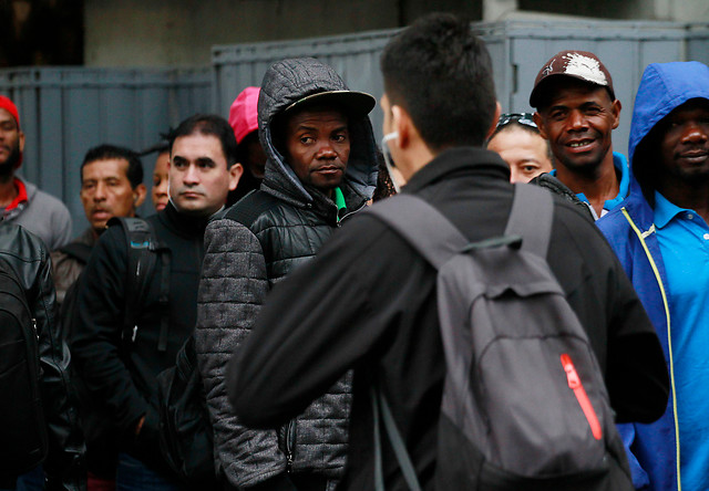 Encuesta INDH: 7 de cada 10 chilenos están a favor de medidas que limiten ingreso de inmigrantes al país