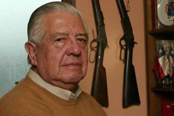 Homenajeando la tortura: Ejército mantiene imágenes y placas de Manuel Contreras en Tejas verdes y la Academia de Guerra
