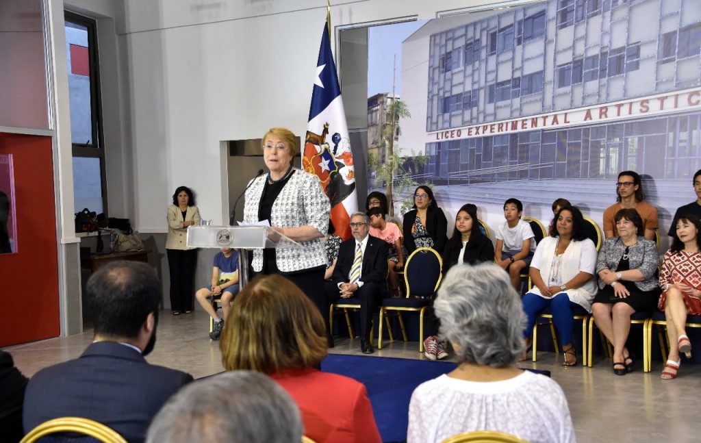 Bachelet y el Mineduc lideraron ceremonia de inauguración del nuevo edificio del Liceo Experimental Artístico