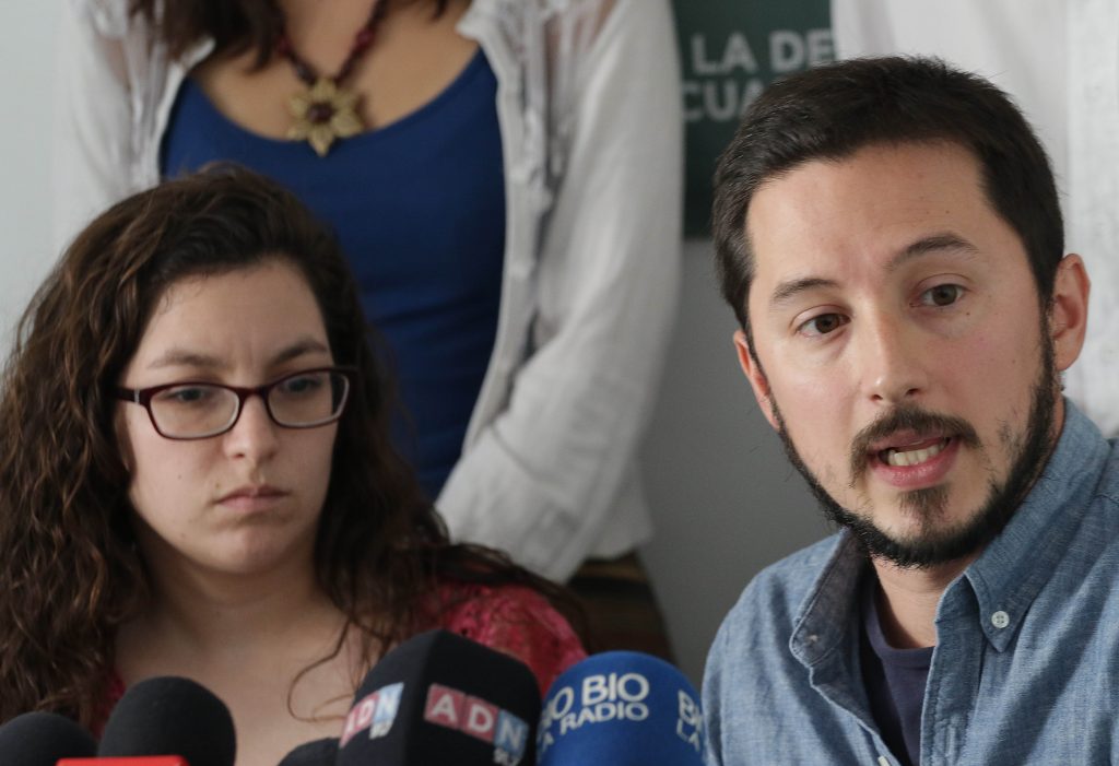 Izquierda Autónoma anuncia que votará por Guillier y desliza críticas al Frente Amplio