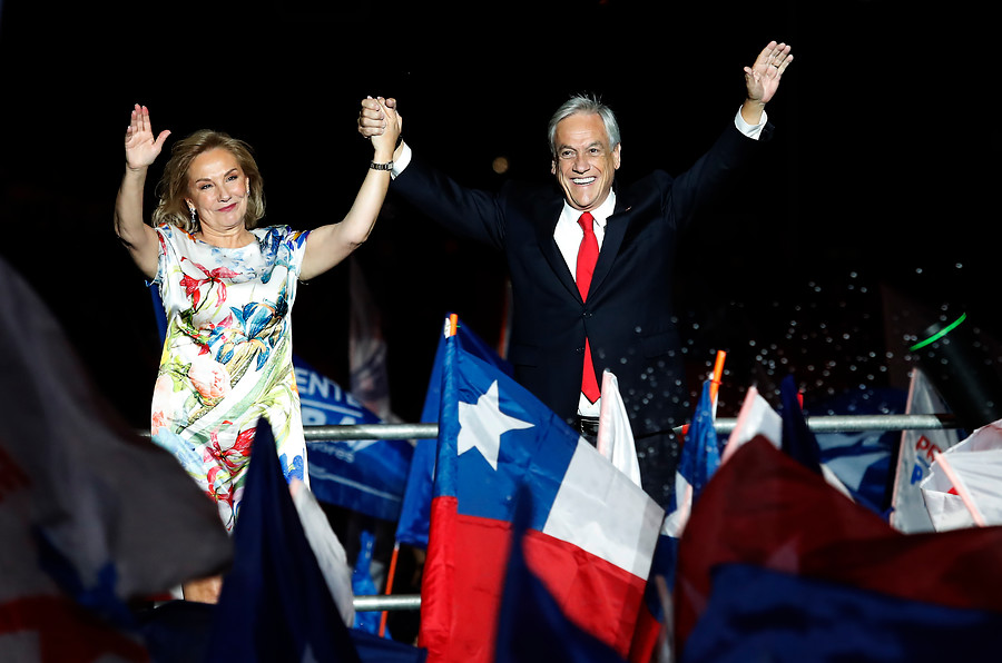 Entre gritos de «Chile se salvó»: Piñera asegura que «queremos dejar huellas profundas y no dolorosas cicatrices»