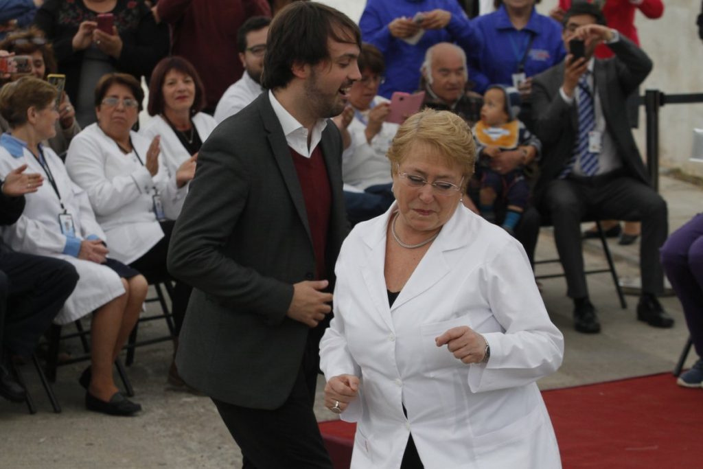 Cadem: Michelle Bachelet alcanza un 40% de aprobación, lo más alto desde que estallara el caso Caval