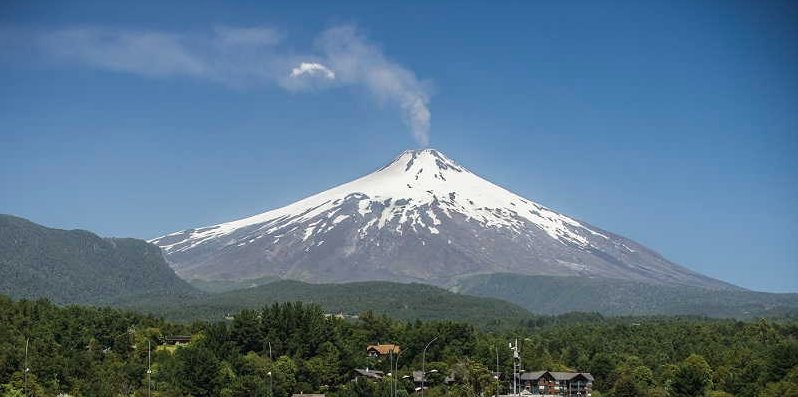 Decretan alerta amarilla a raíz de aumento de actividad en Volcán Villarrica