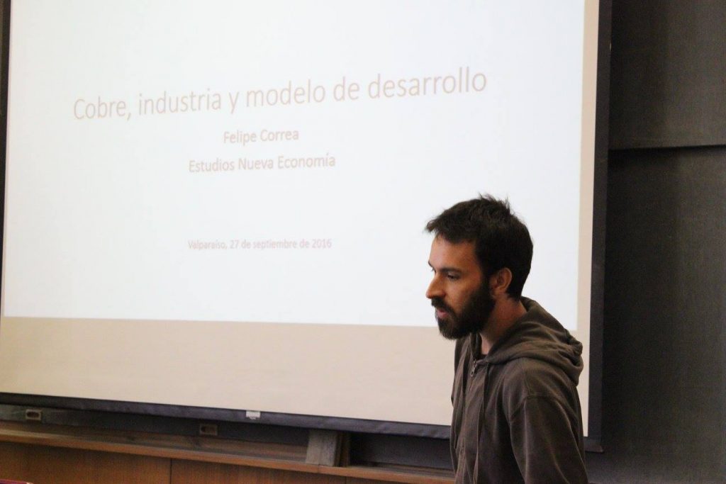 Felipe Correa, economista: «Si el Frente Amplio quiere superar lo que fue la Concertación, tiene que salirse de la visión estatista de la economía»