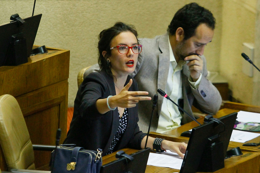 La conclusión de Camila Vallejo sobre Piñera: «Más que dos dedos de frente, tiene dos billetes en la frente»