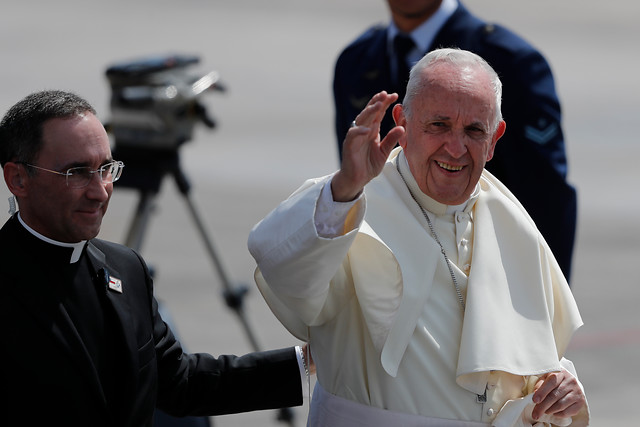Papa Francisco reconoce «equivocaciones», convoca a obispos a Roma y deja en entredicho el futuro de Barros