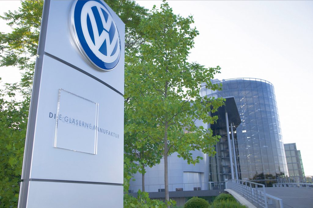 Apartan a alto directivo de Volkswagen por escándalo de experimentación con personas y monos