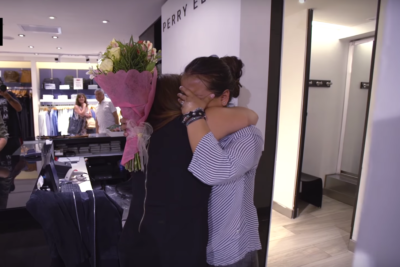 VIDEO| El emocionante abrazo de los clientes a vendedora que fue agredida por una mujer en el Alto Las Condes