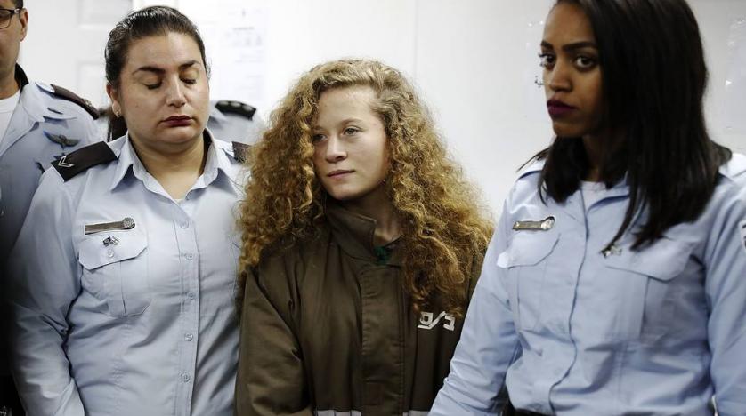 Justicia de Israel pide acusar de doce delitos a joven palestina de 16 años que enfrentó a soldados