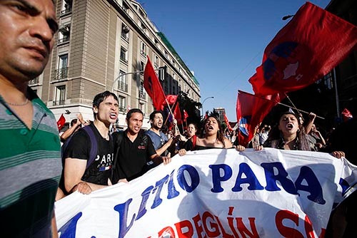 Movimiento «Litio para Chile» denuncia represión tras manifestación contra el acuerdo entre Corfo y SQM