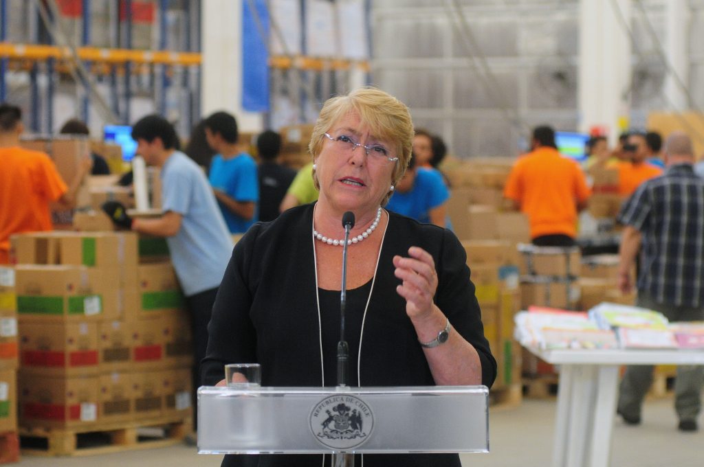 VIDEO| La chistosa complicación de Bachelet leyendo una dirección web en actividad presidencial