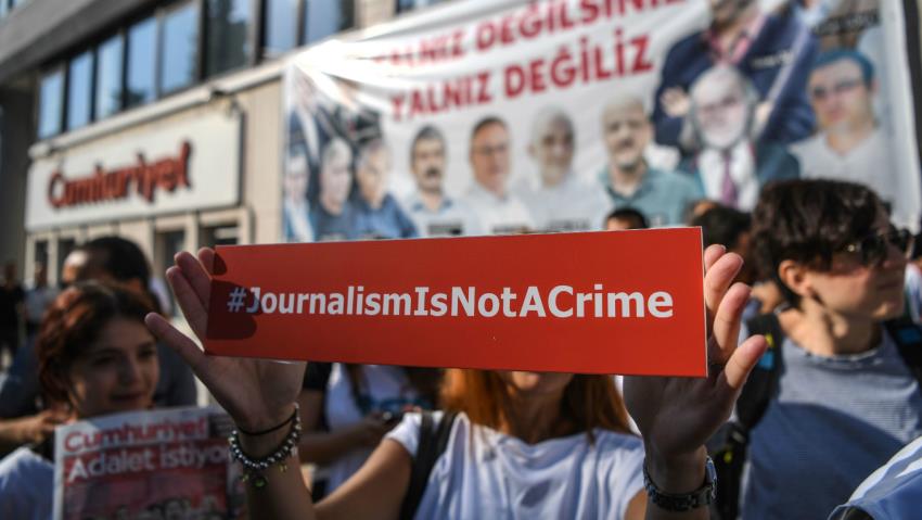 ¿Libertad de prensa? Turquía condena a tres reconocidos periodistas a cadena perpetua