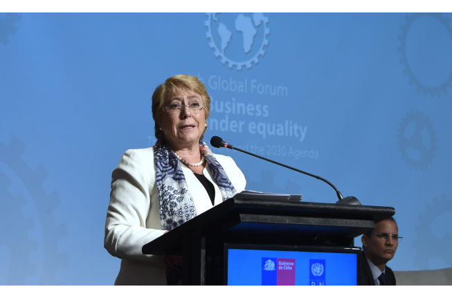 Bachelet afirma que pretende que equidad salarial esté incluida en proyecto de Nueva Constitución