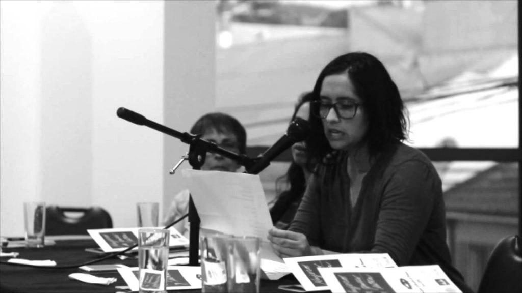 Crítica a «Tengo una deuda» de Ángela Neira-Muñoz: A las mujeres, devolver