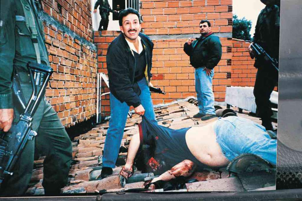 Son todos narcos: Ex policía que hizo caer a Pablo Escobar fue detenido por lavado de dinero y enriquecimiento ilícito