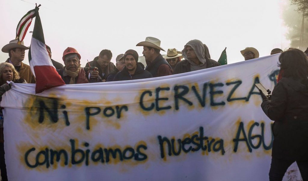 Campesinos mexicanos se levantan en contra de cervecera estadounidense que seca sus tierras