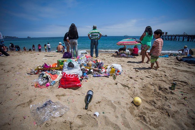 Playas de Antofagasta tienen más de 10 unidades de basura por metro cuadrado
