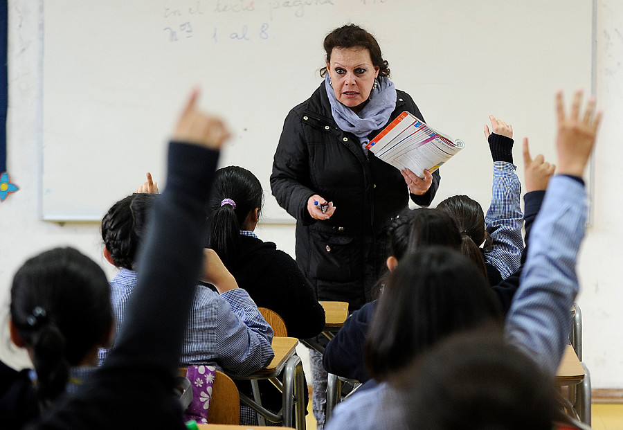 Sin notas y con 15 minutos más de recreo: Las medidas del Liceo Manuel de Salas para estimular a sus pequeños estudiantes