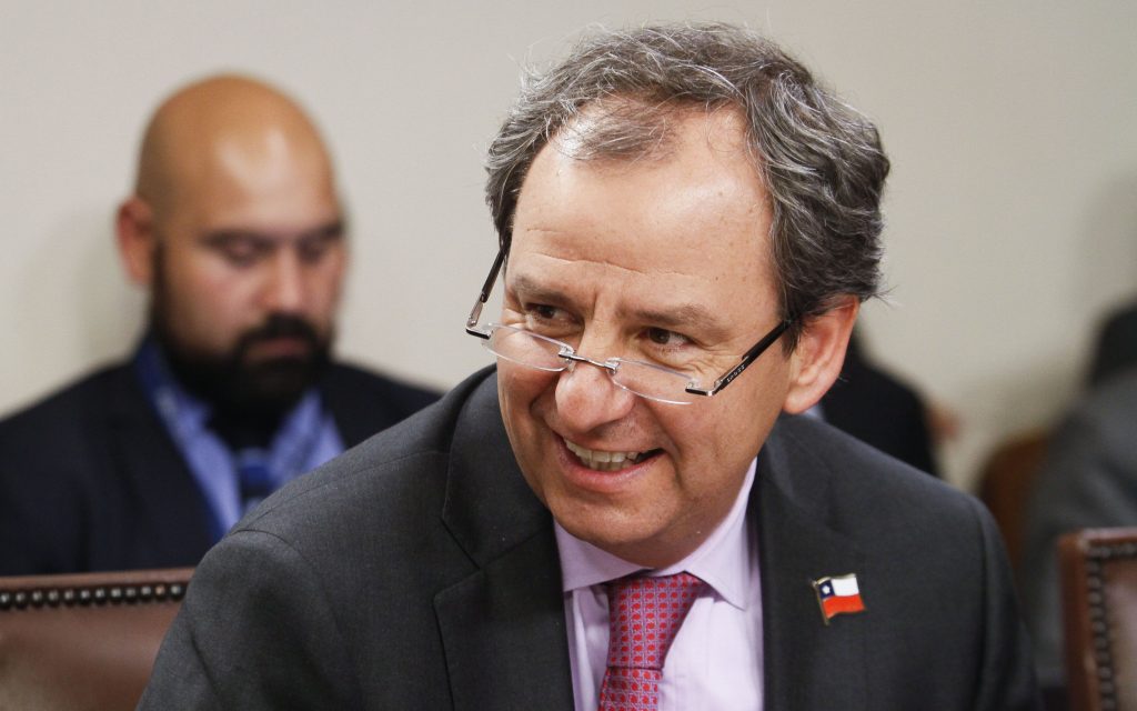 Ministro Varela descarta proyecto que reemplaza el CAE de Bachelet y anuncia que lo reingresarán