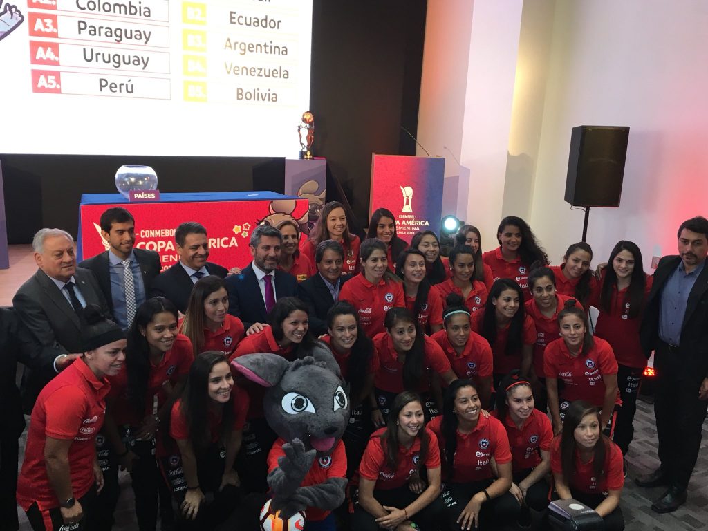 Copa América Femenina: Así fue el sorteo de grupos y la presentación de «Gabi», la chinchilla que homenajea a Mistral