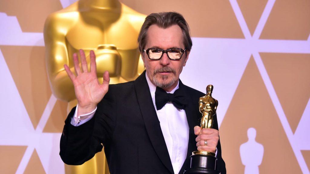 Ex esposa de Gary Oldman: «Felicitaciones a la Academia por otorgar no solo a uno, sino a dos maltratadores un Oscar»