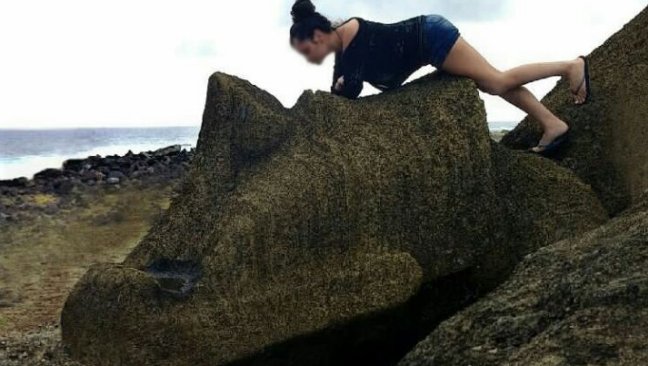 Joven que se fotografió sobre un moai: «Me arrepiento de haberle faltado el respeto a los pascuenses»