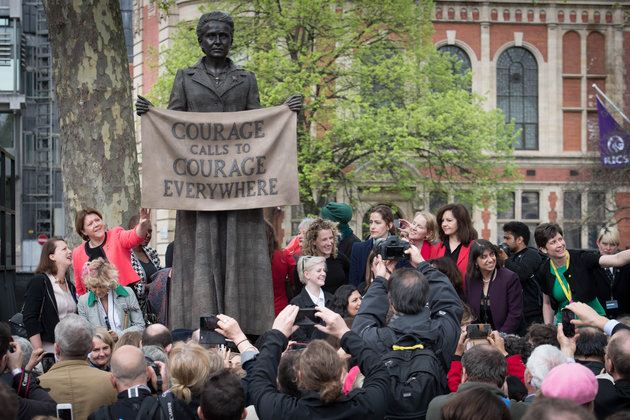 Líder de las sufragistas es homenajeada con la primera estatua de una mujer en plaza del Parlamento británico