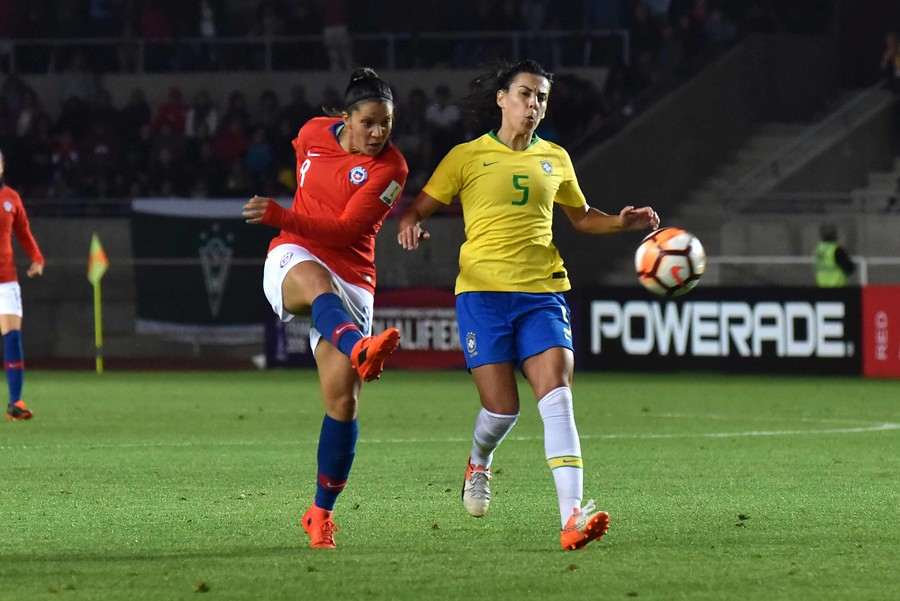 «Somos un equipo al que el gusta ir hacia adelante»: Karen Araya destacó la entrega del plantel tras derrota ante Brasil