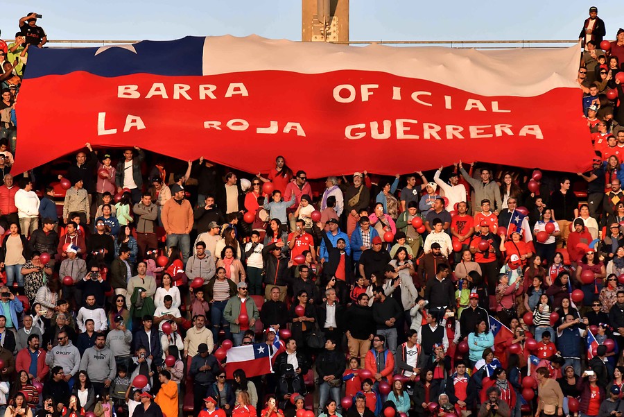 «La Roja Guerrera»: La historia de cómo nació la barra oficial de la selección chilena de fútbol femenino