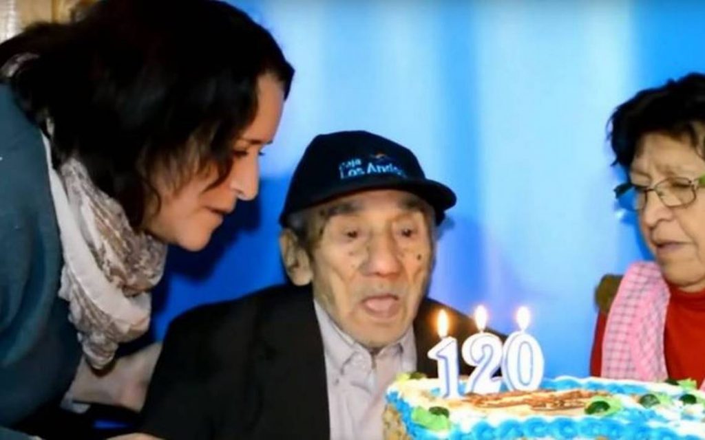 A los 121 años murió Celino Villanueva, el hombre más longevo de Chile y el mundo