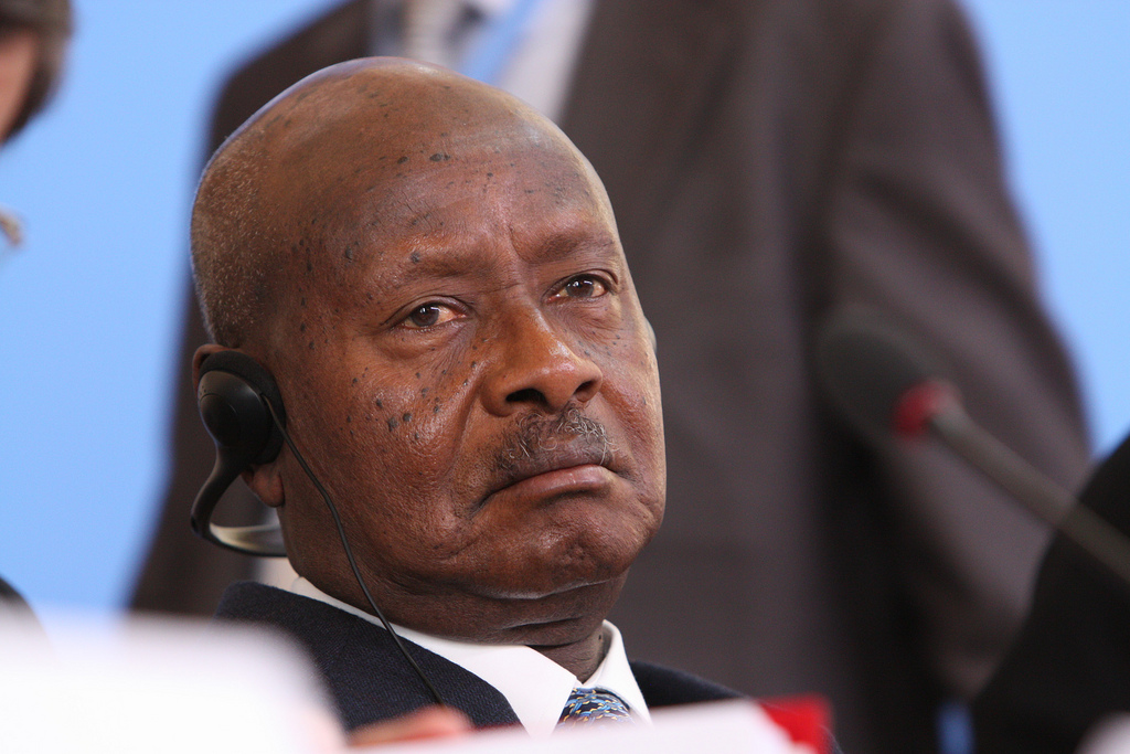 El presidente de Uganda quiere prohibir el sexo oral: «La boca es para comer»