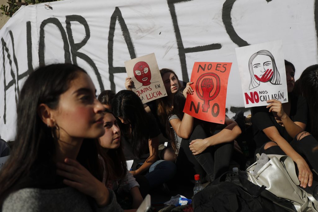 Asambleas, autogestión y sin la Confech al frente: Así se organiza el movimiento estudiantil feminista por dentro