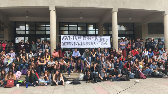 Académicas de la U. de Chile exigen renuncia de Carlos Carmona: «Sería un gesto reparador para la víctima y para la propia Universidad»