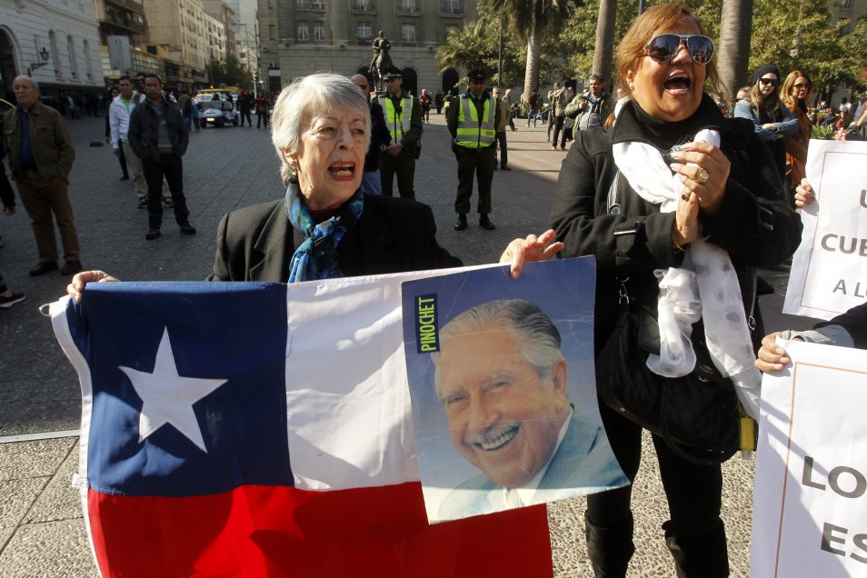 Pinochetistas exigen la salida de la ministra de Cultura