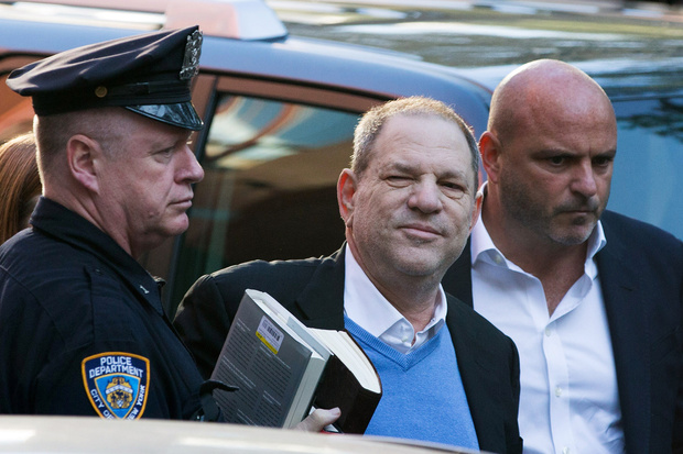 Acorralado: Harvey Weinstein se entrega a la policía por denuncias de acoso y abuso sexual