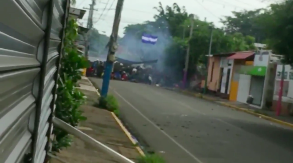 Ataque de fuerzas antimotines y paramilitares deja al menos tres muertos y 30 heridos en Nicaragua
