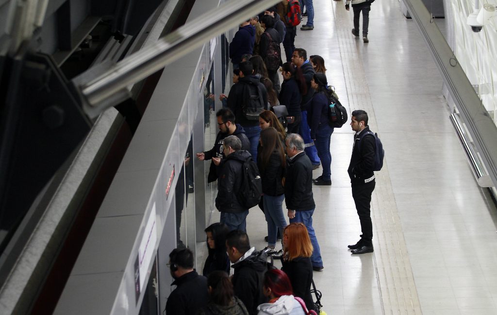 Informe indica que suicidios en la red de Metro han aumentado en los últimos años