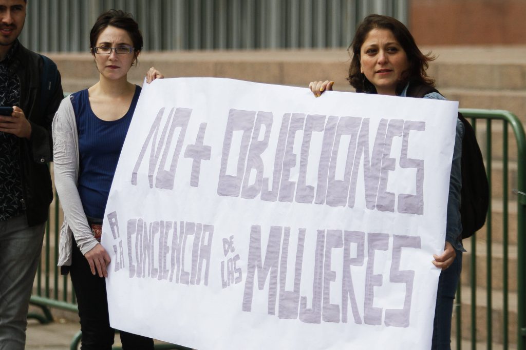 Aborto: Diputadas y agrupaciones feministas acuden a tribunales contra reglamento de objeción de conciencia del gobierno