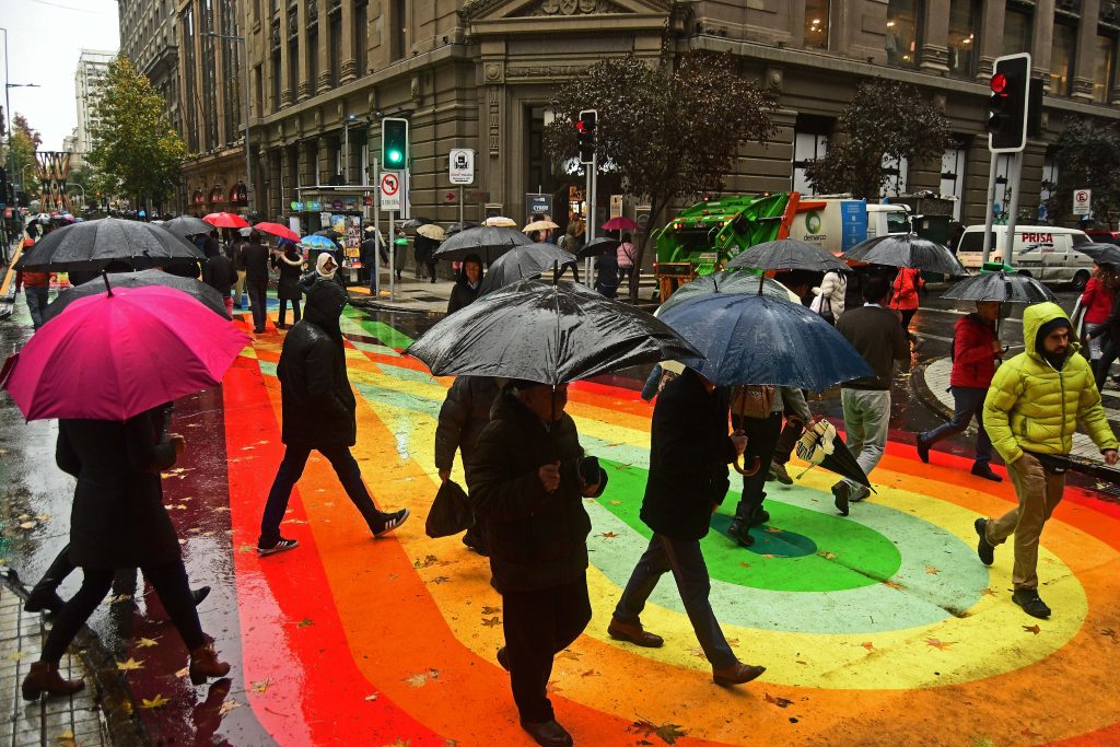 No guarden los paraguas: Pronostican lluvia para este fin de semana largo en Santiago