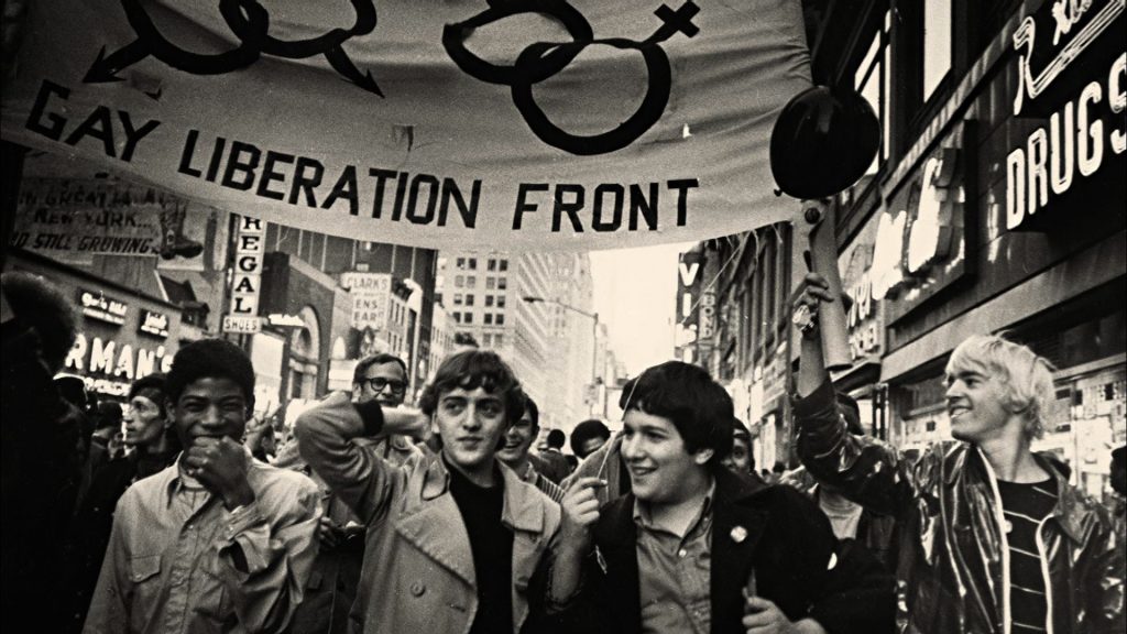 Más allá (o más acá) de Stonewall: Pensar críticamente el orgullo LGBTIQ+ desde el Chile actual