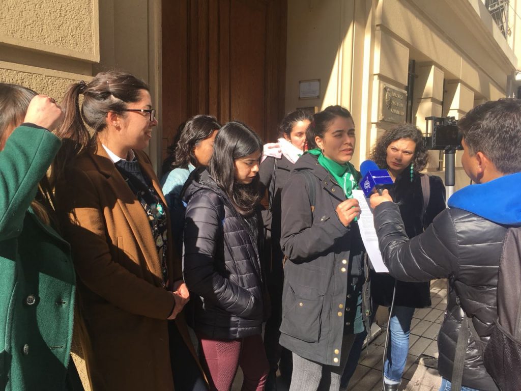 Feministas chilenas llaman a diputados argentinos a aprobar Ley de Aborto