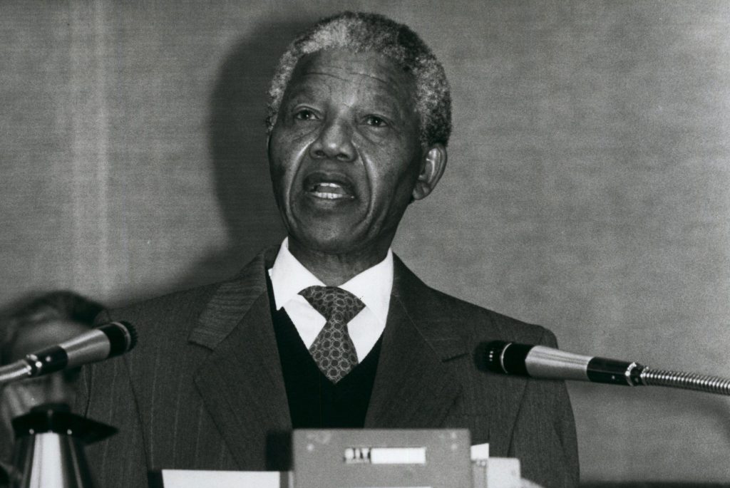 «Os saludo en nombre de la paz, la democracia y la libertad»: 100 años del nacimiento de Nelson Mandela