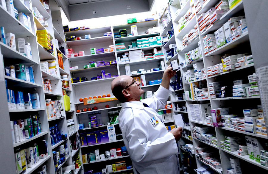 Laboratorios denuncian que cadenas de farmacias venden medicamentos al triple de su valor original
