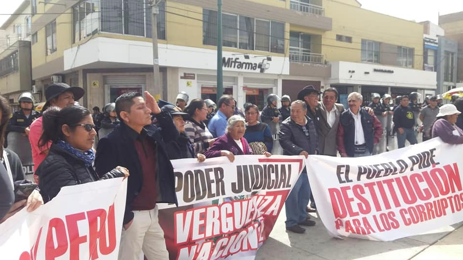 Perú se moviliza en contra de la corrupción en el Poder Judicial mientras siguen cayendo jueces de altas instancias