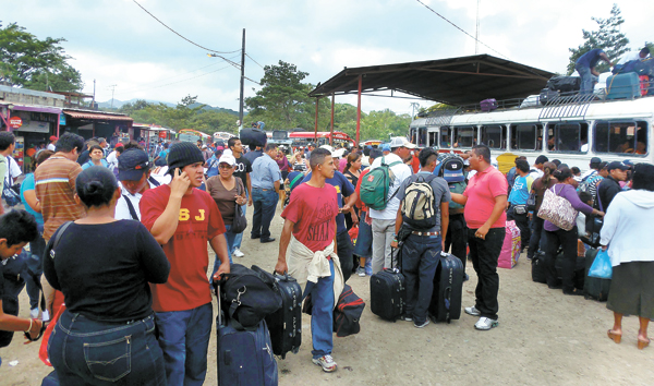 Miles de jóvenes nicaragüenses migran hacia Costa Rica para huir de la violencia y represión del gobierno de Ortega