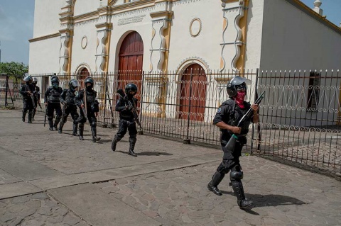 Salvan a estudiantes sitiados en una iglesia en Nicaragua